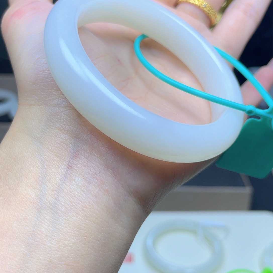 和田玉（白玉）未镶嵌手镯