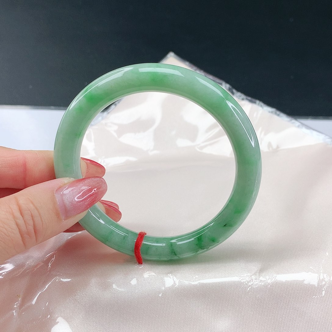 翡翠手镯未镶嵌翡翠132