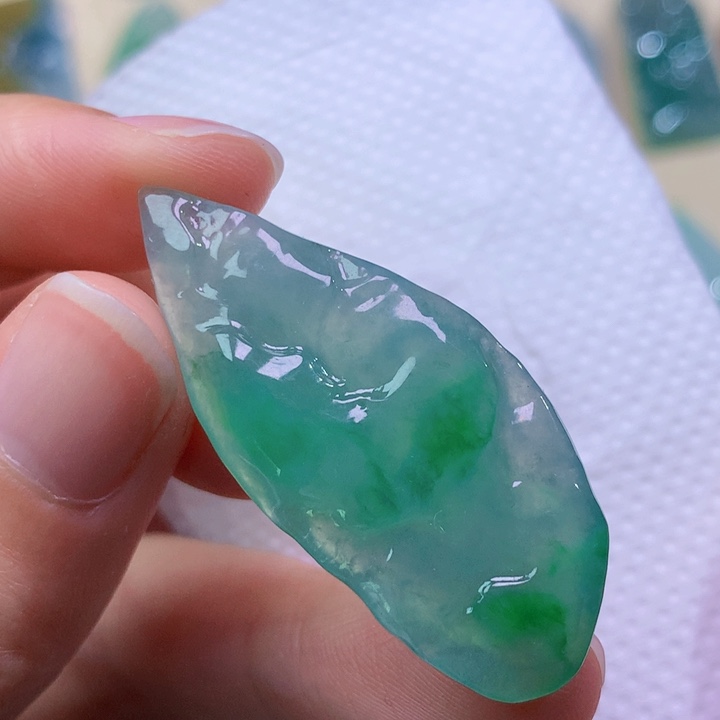 翡翠未镶嵌吊坠(不含链) 3973