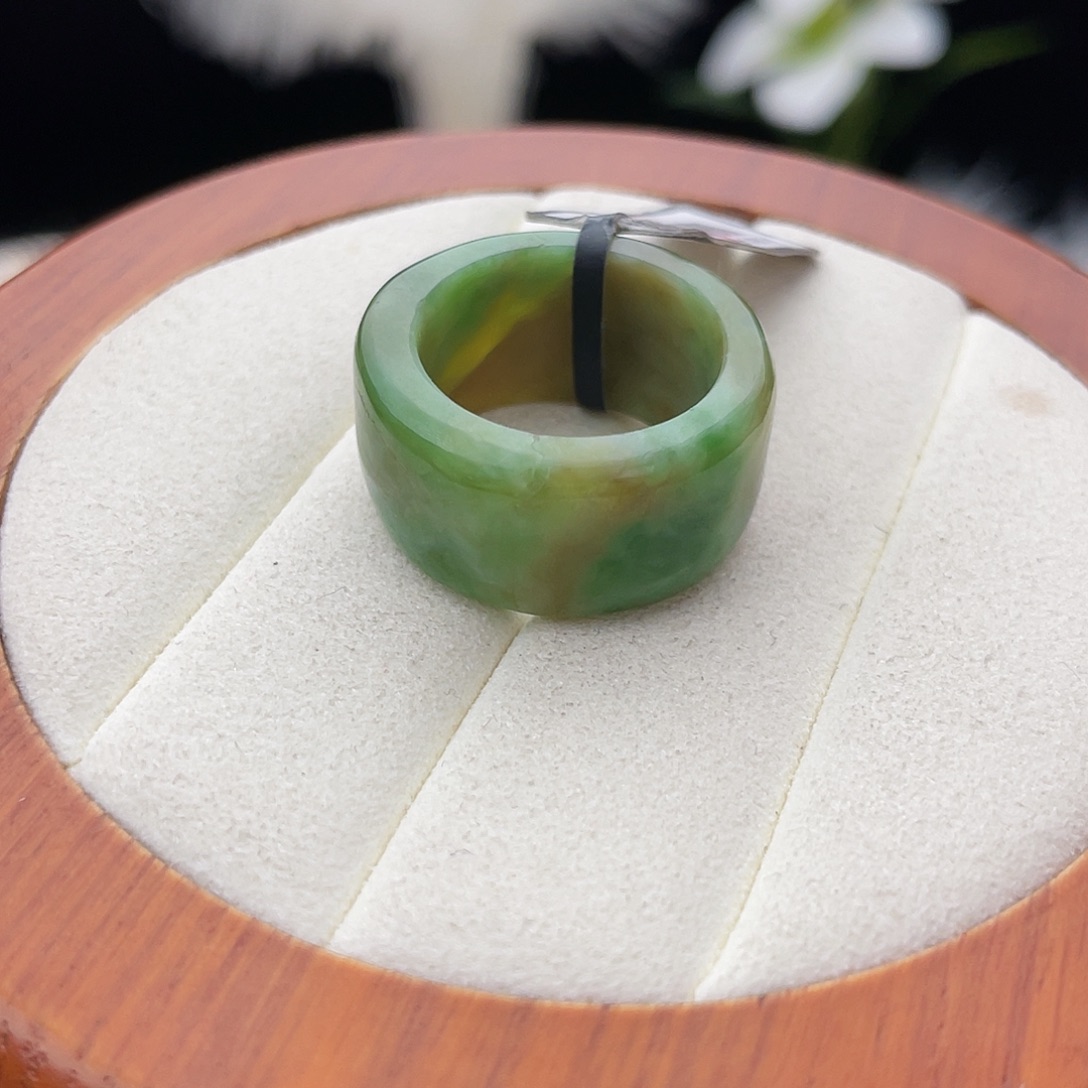 和田玉未镶嵌戒指l36。黑氧洞圆切17.9。不退换