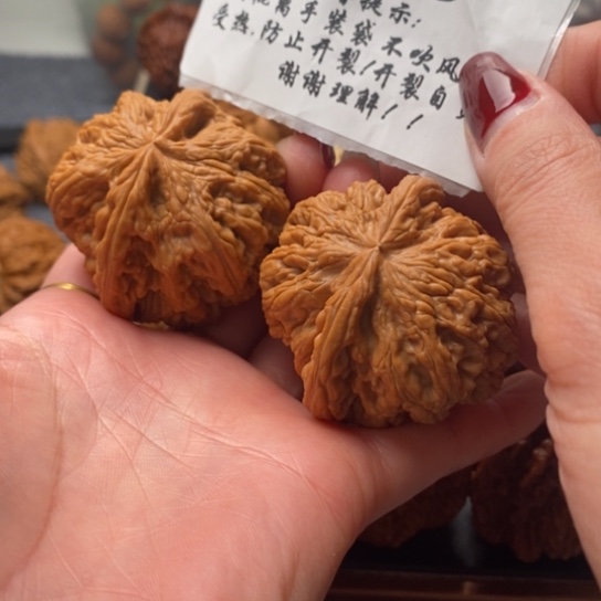 亚***光文玩核桃吊坠全品48粗筋720