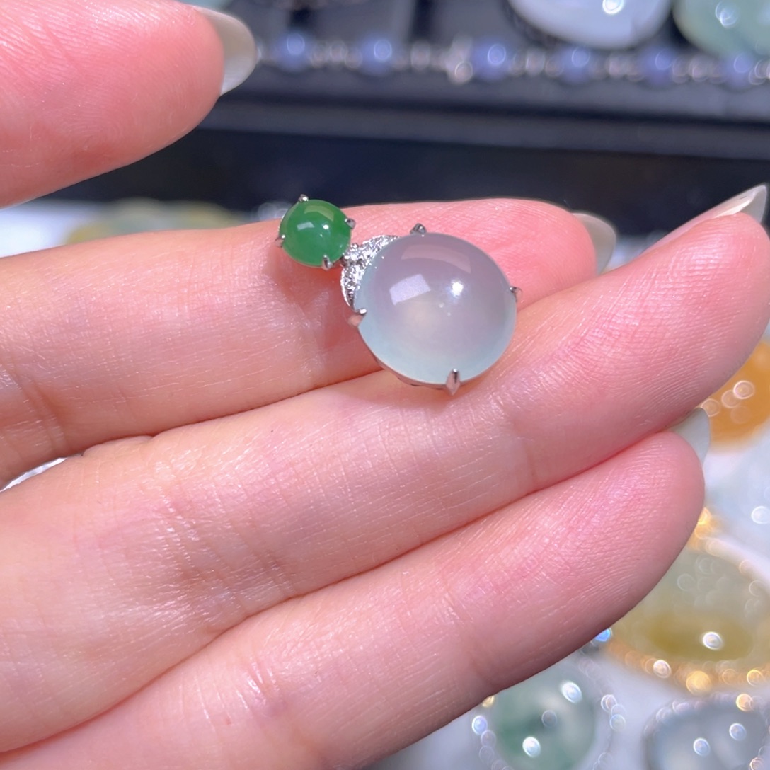 颈饰18K金镶嵌翡翠翡翠