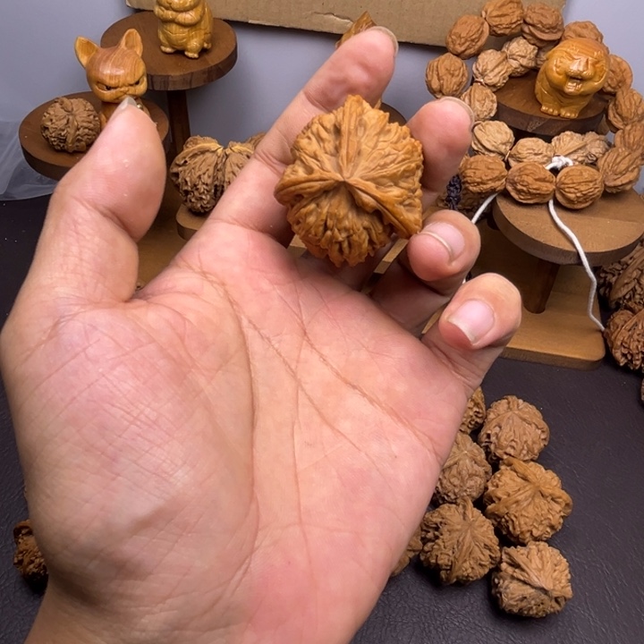 放***铁桃核吊坠白狮子三棱