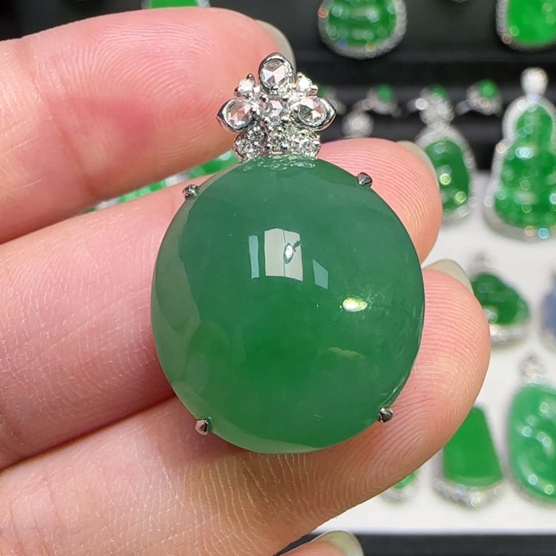 翡翠18K金镶嵌颈饰吊坠