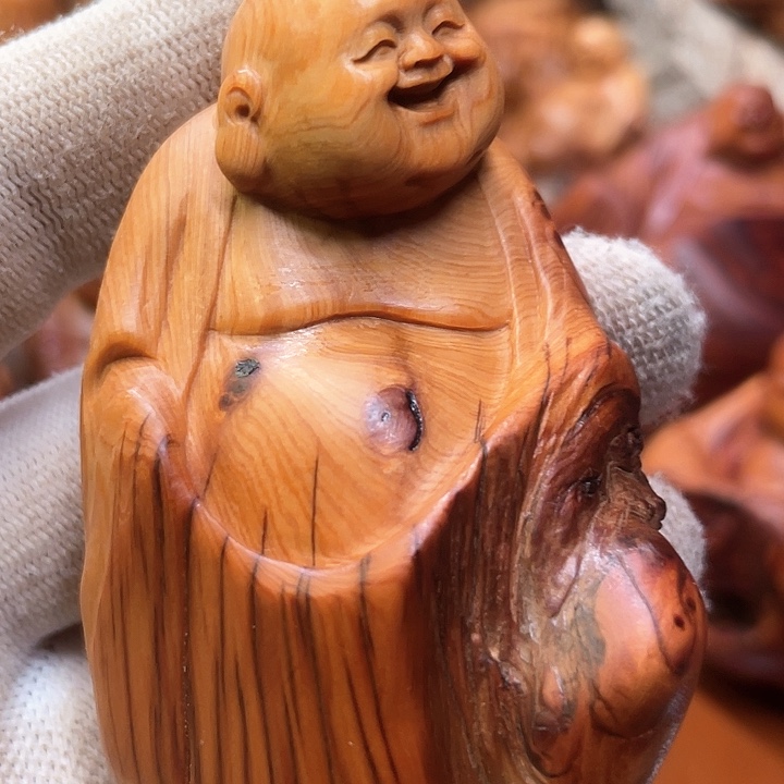 柏木（崖柏）问**何Hhfhjvhjjgggji