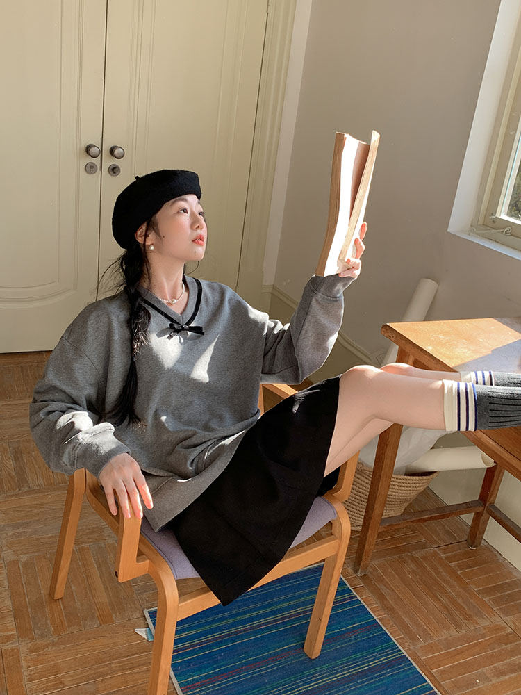 灰色蝴蝶结长袖不起球运动风女圆领短款卫衣时尚百搭V领套头上衣