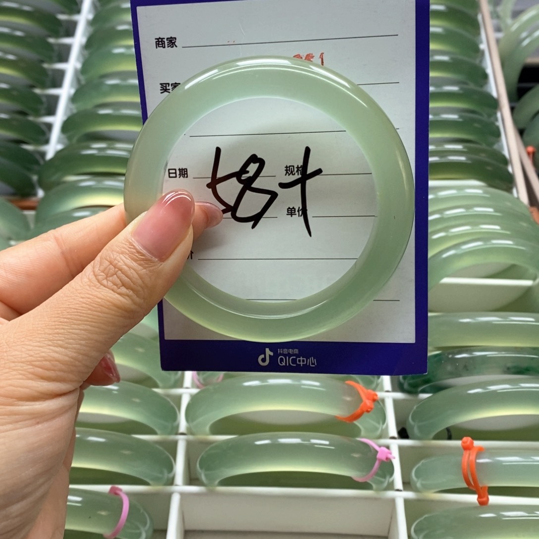 岫玉未镶嵌手镯春**开