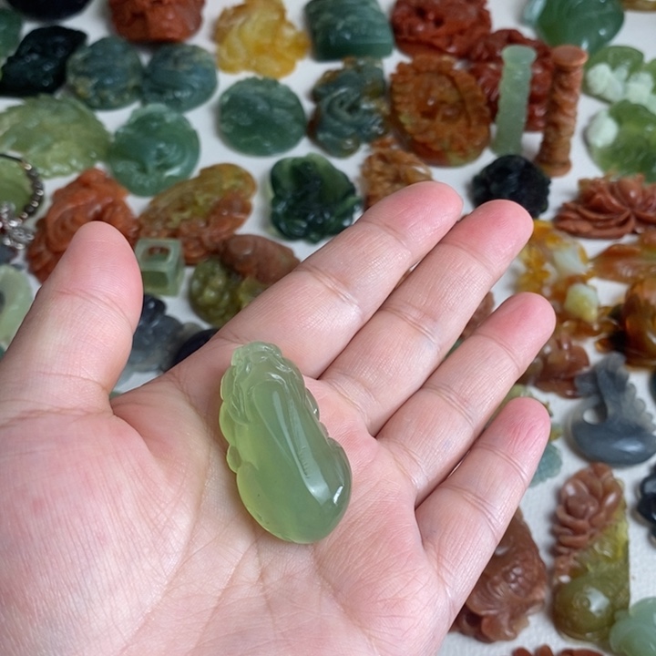 蛇纹石玉颈饰未镶嵌