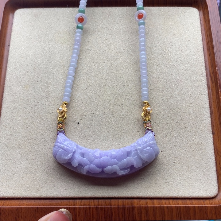 翡翠颈饰未镶嵌紫翡弯弯