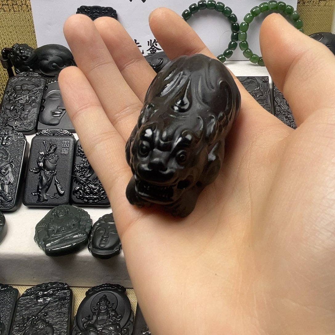 小***尊和田玉未镶嵌把件