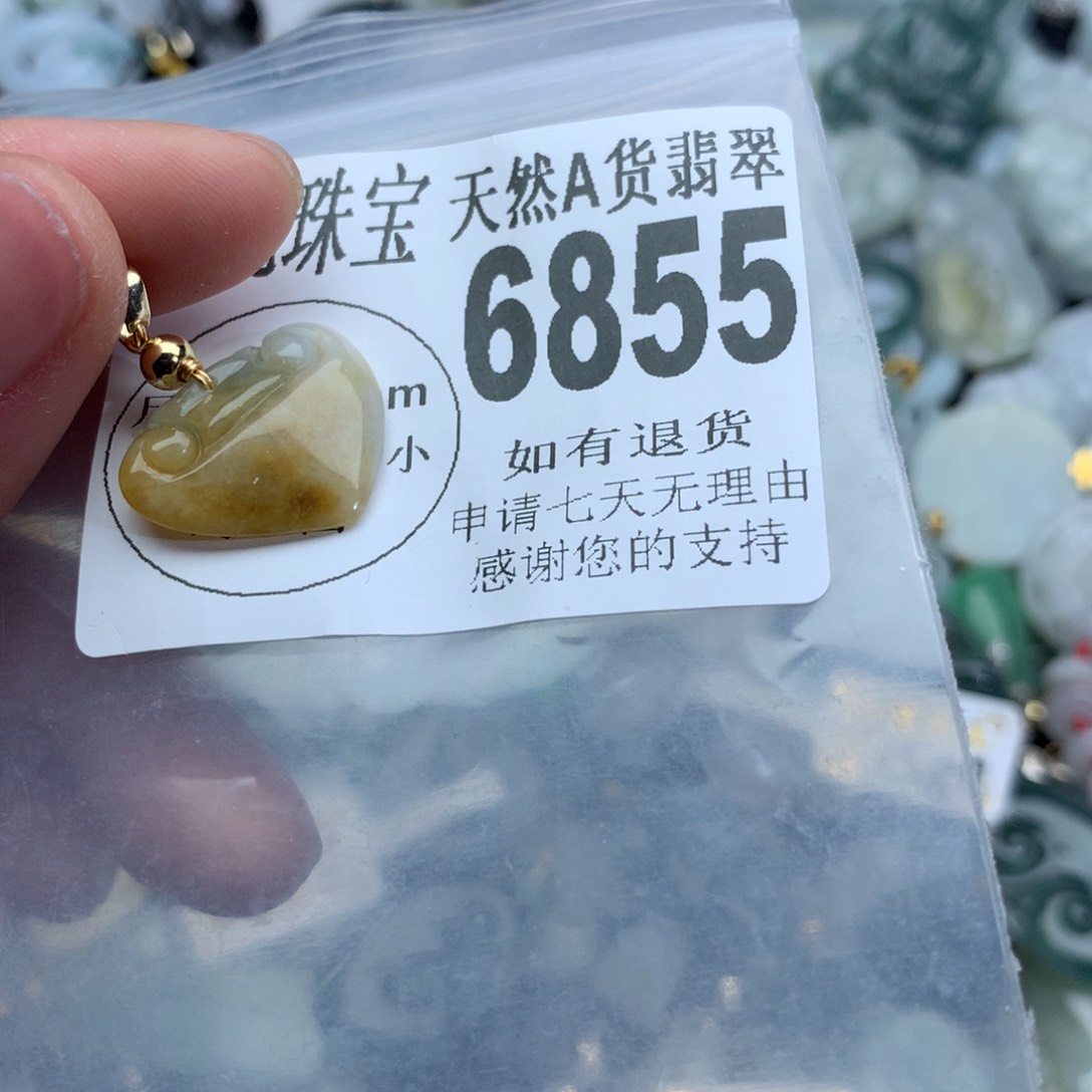 翡翠颈饰未镶嵌6855。