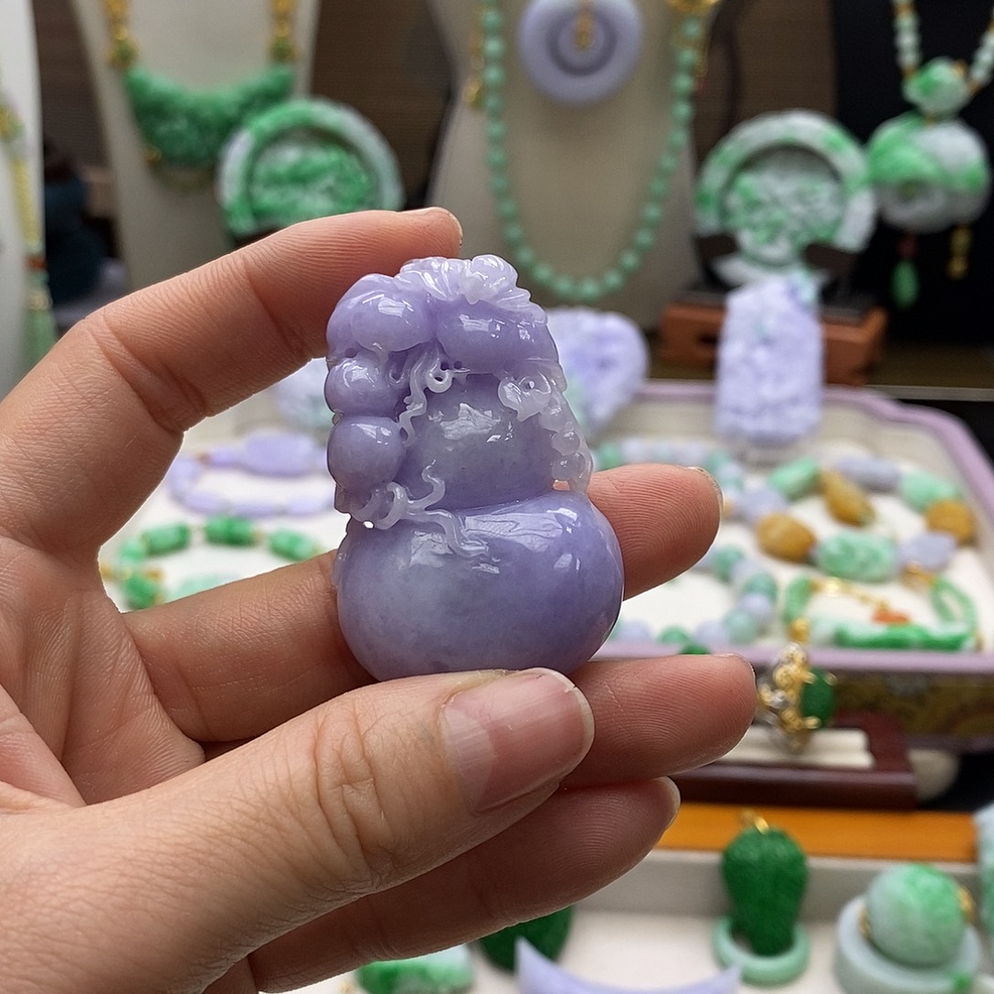 九***狐翡翠未镶嵌颈饰天然