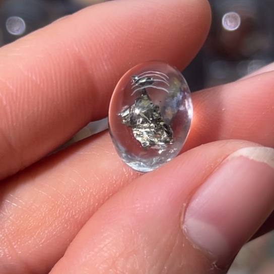水晶珠宝半成品未镶嵌黄铜矿小袋鼠戒面