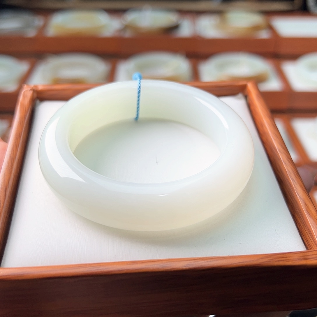 和田玉手镯未镶嵌53