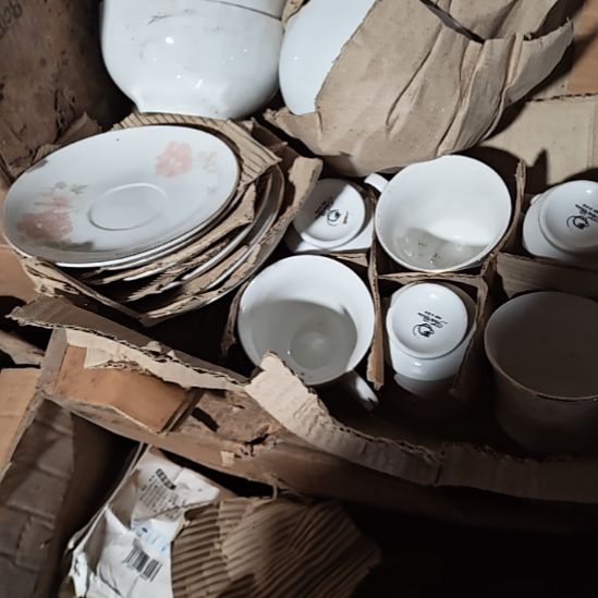 茶盏陶瓷盘子碗啥都有