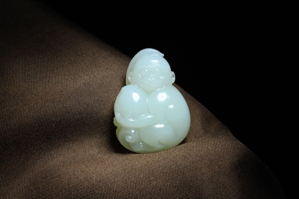 【生肖猴】天然和田玉白玉灵猴献寿，尺寸：24×33×12mm，重量：13.7g