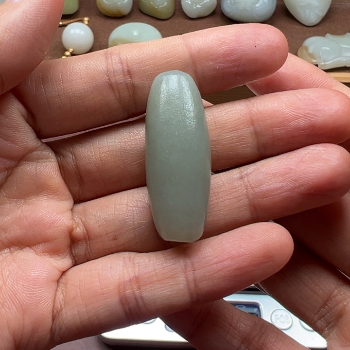 和田玉未镶嵌颈饰且末勒子