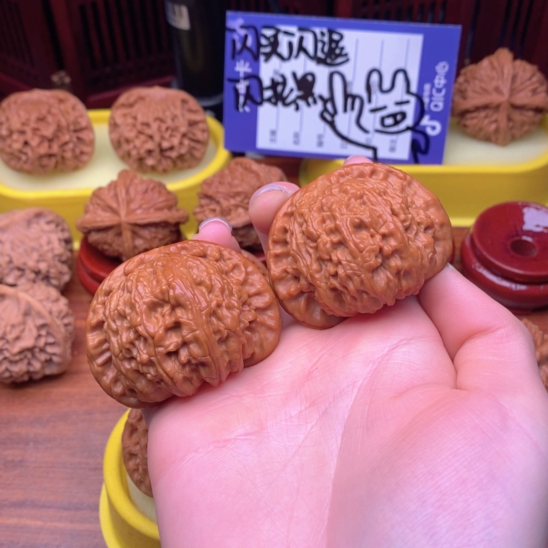 文玩核桃吊坠德*白狮子