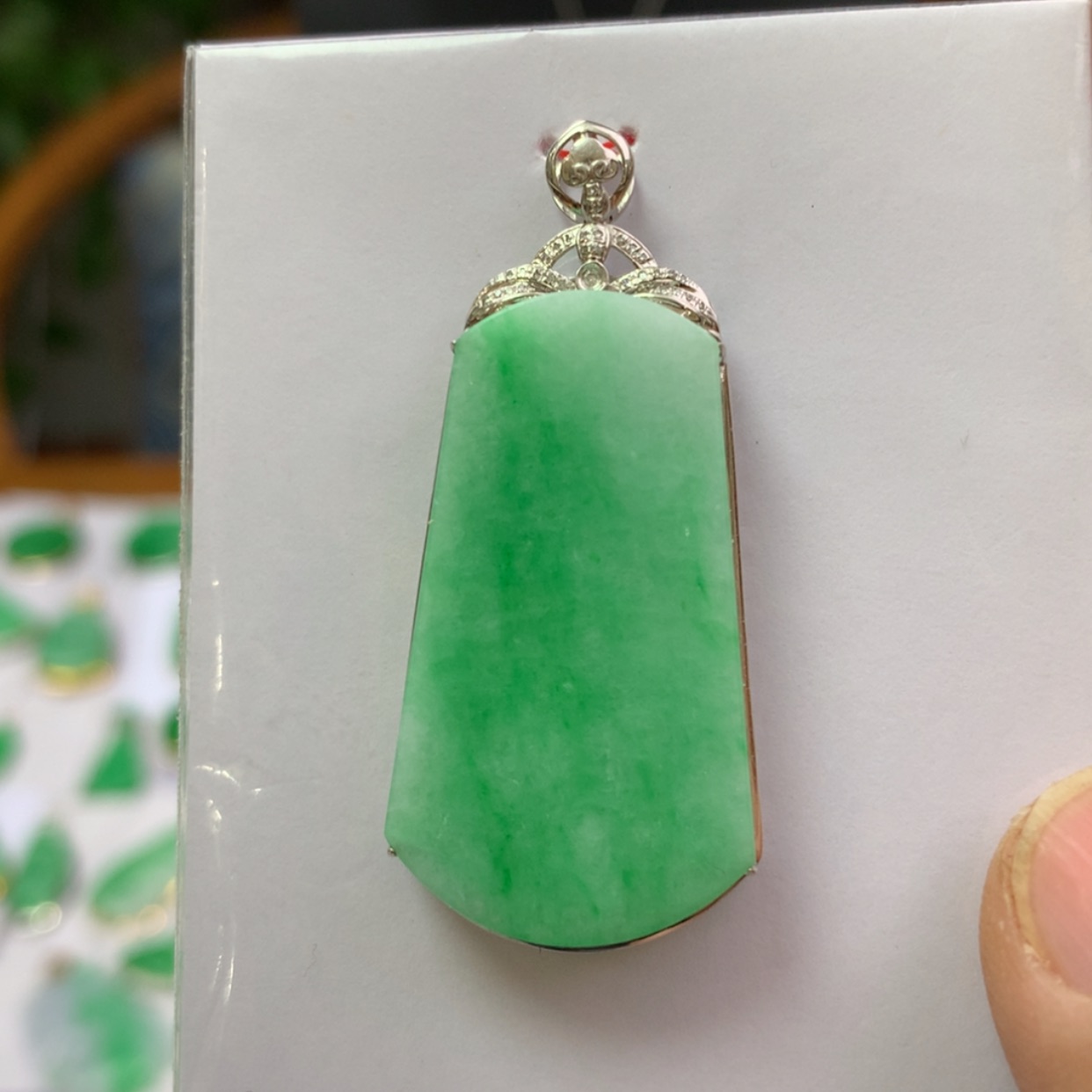 【闪购商品】翡翠颈饰18K金镶嵌翡翠