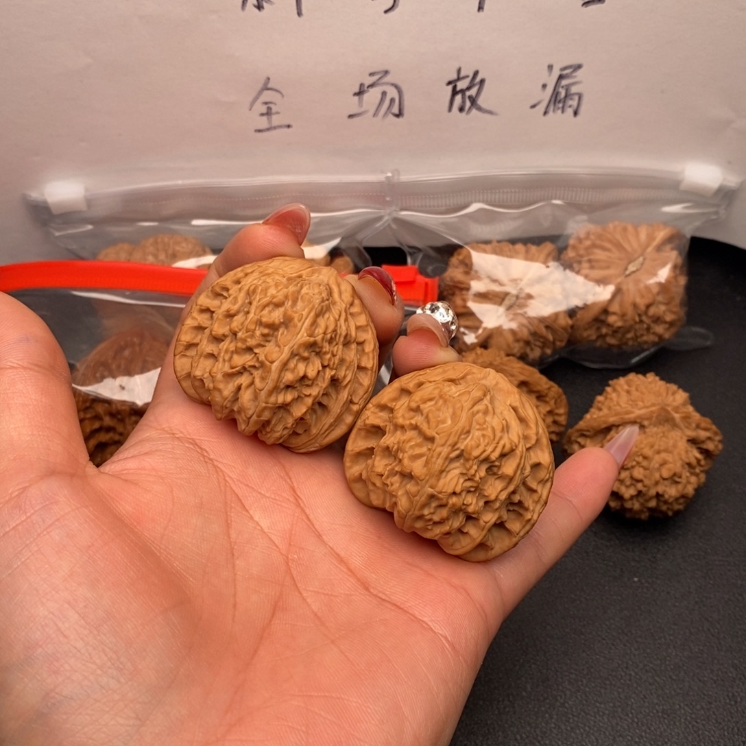 蔡***g把件文玩核桃三角白全