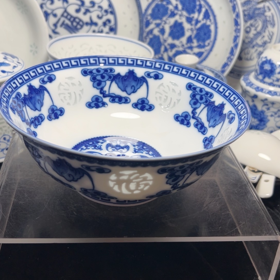 碗青花7寸雕刻五福面碗