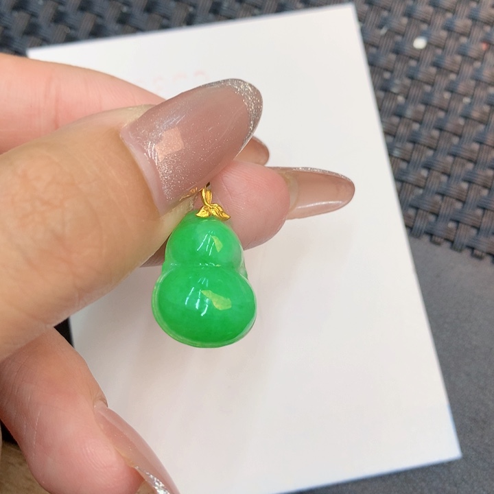 颈饰18K金镶嵌翡翠天然翡翠