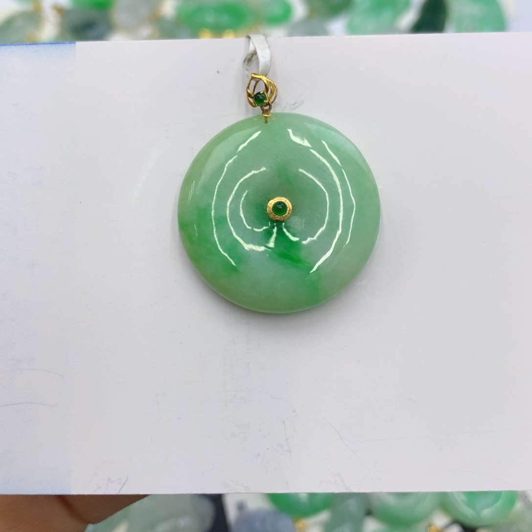 翡翠颈饰18K金镶嵌翡翠