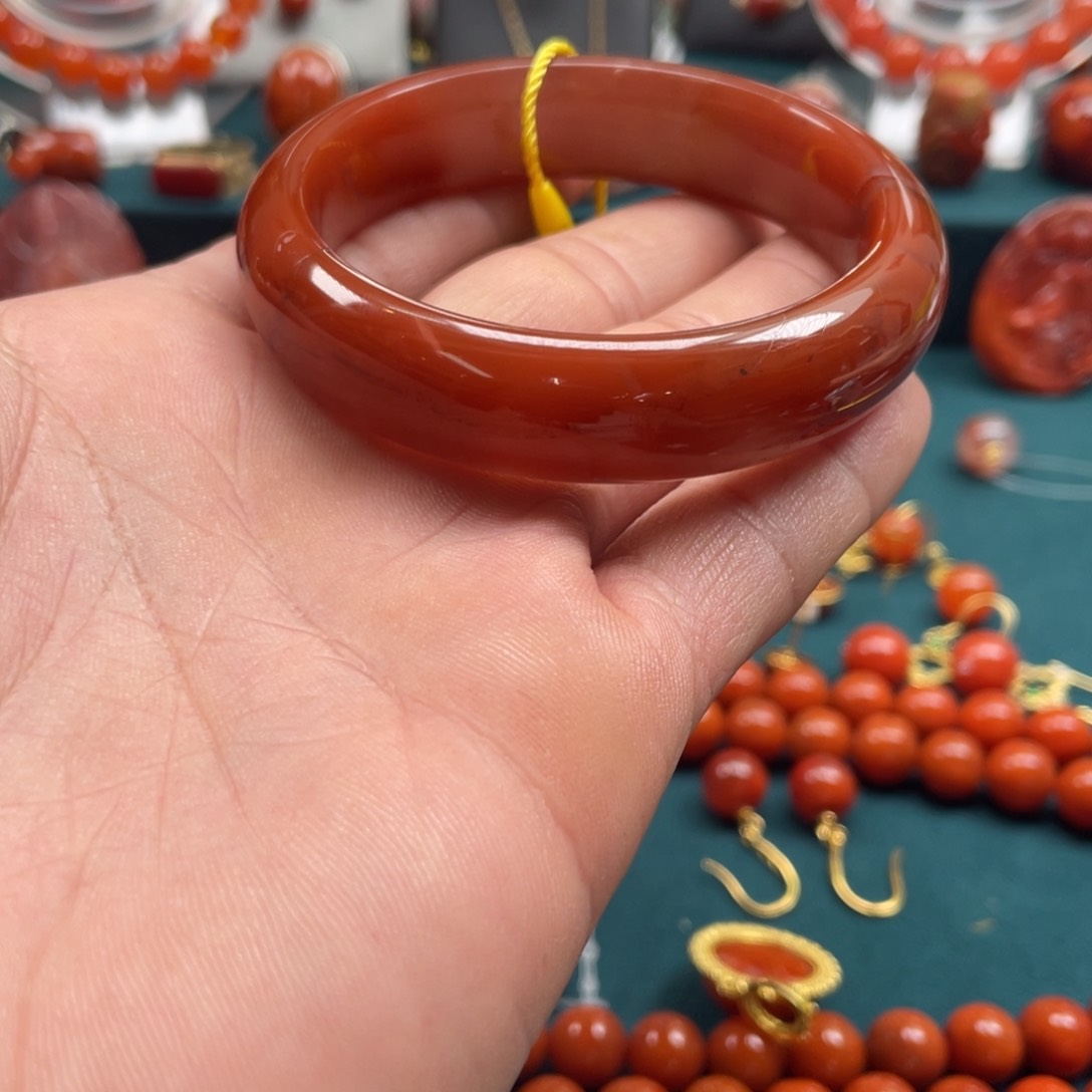 南红玛瑙川料南红手镯52+mm未镶嵌