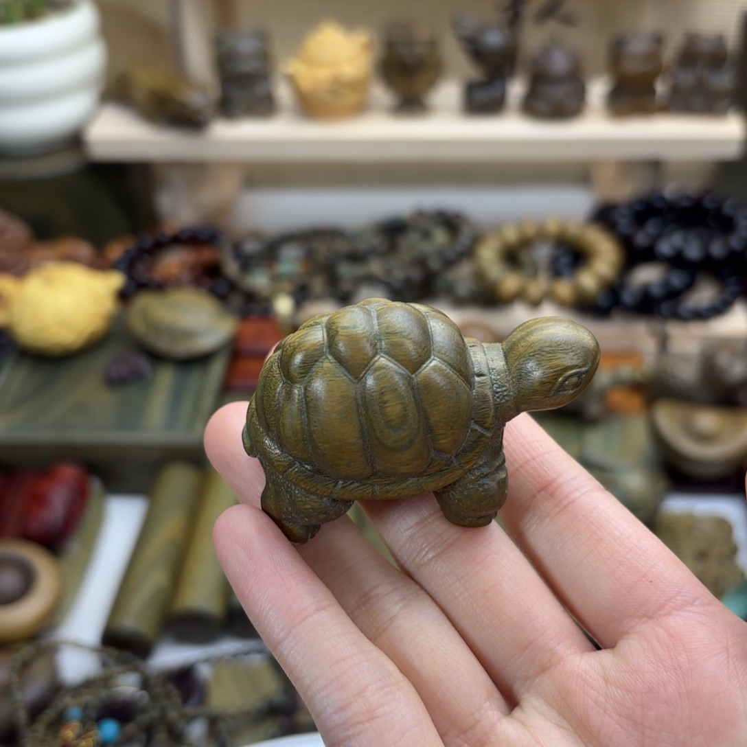 山***归木绿檀木料工艺品