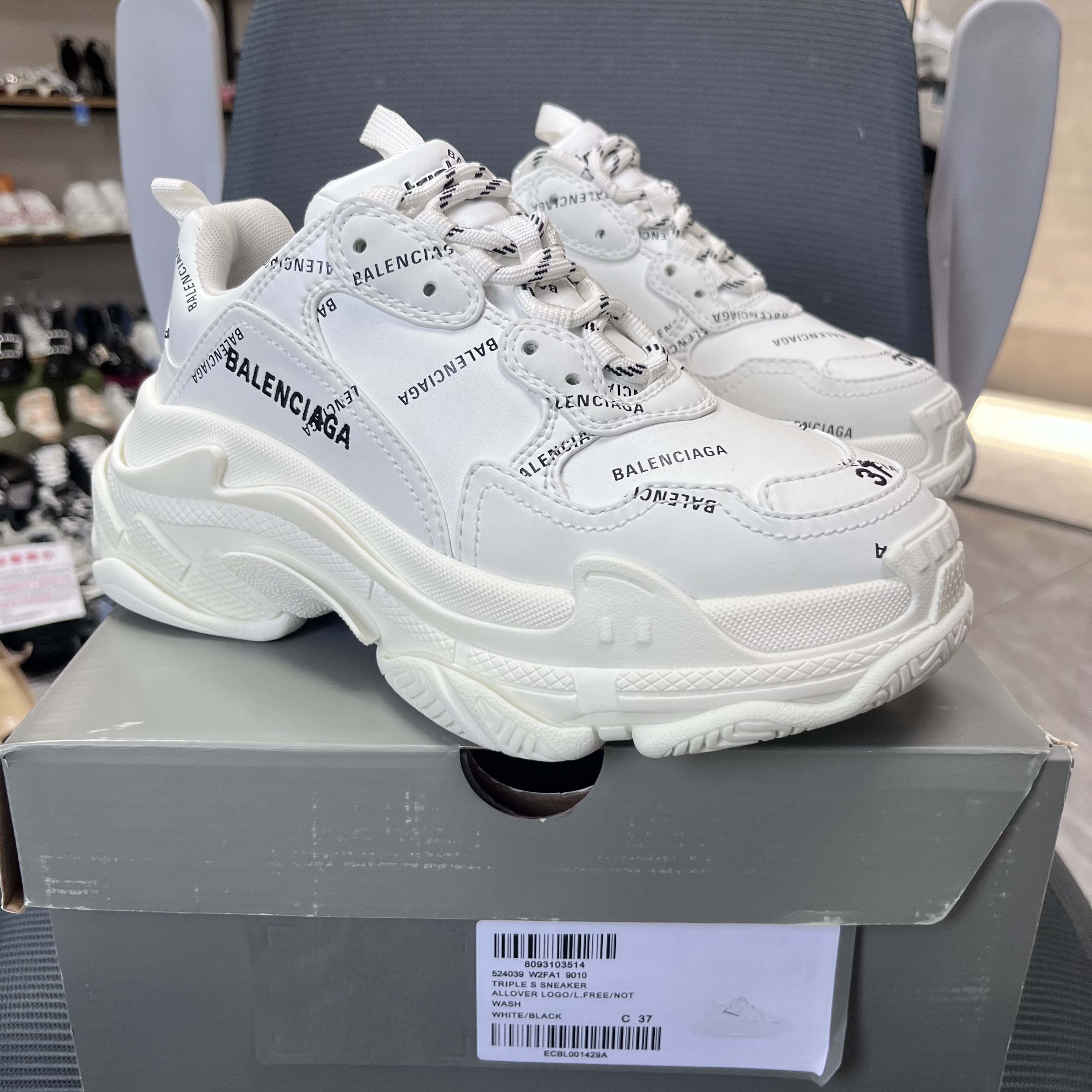 全新未使用 Balenciaga/巴黎世家 37码！triples 纯白弹幕老爹鞋 