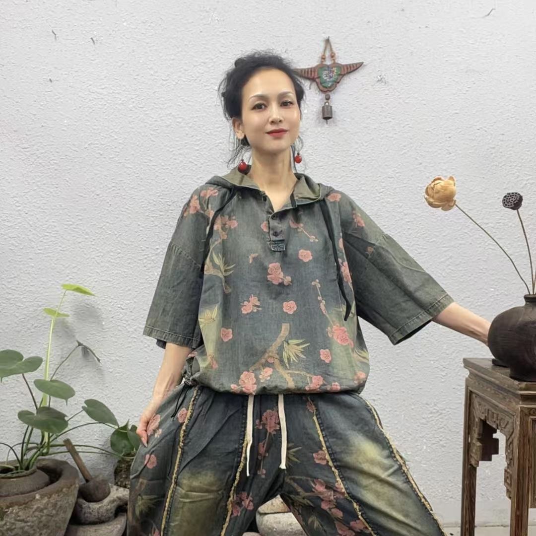 1335粉梅花蓝色牛仔炒色帽衫上衣（长55胸围134