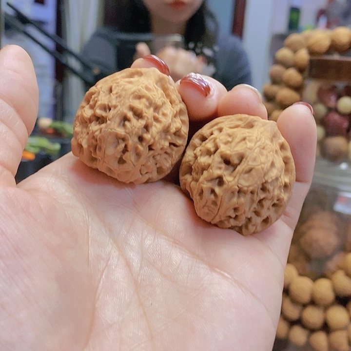【闪购商品】文玩核桃把件36.5玉枕元宝