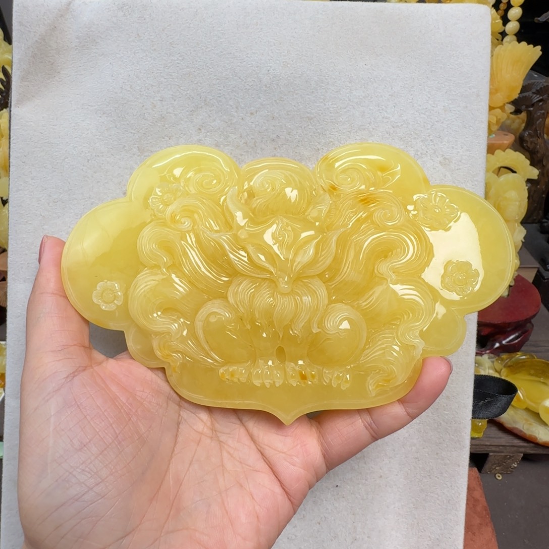 蜜蜡未镶嵌珠宝奇石