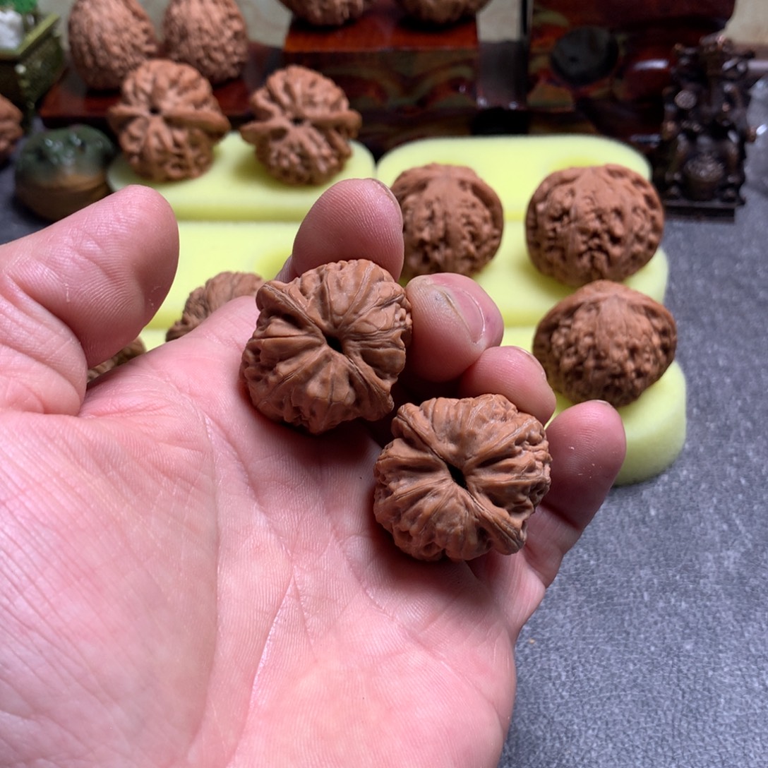 剑***心文玩核桃吊坠元宝微瑕