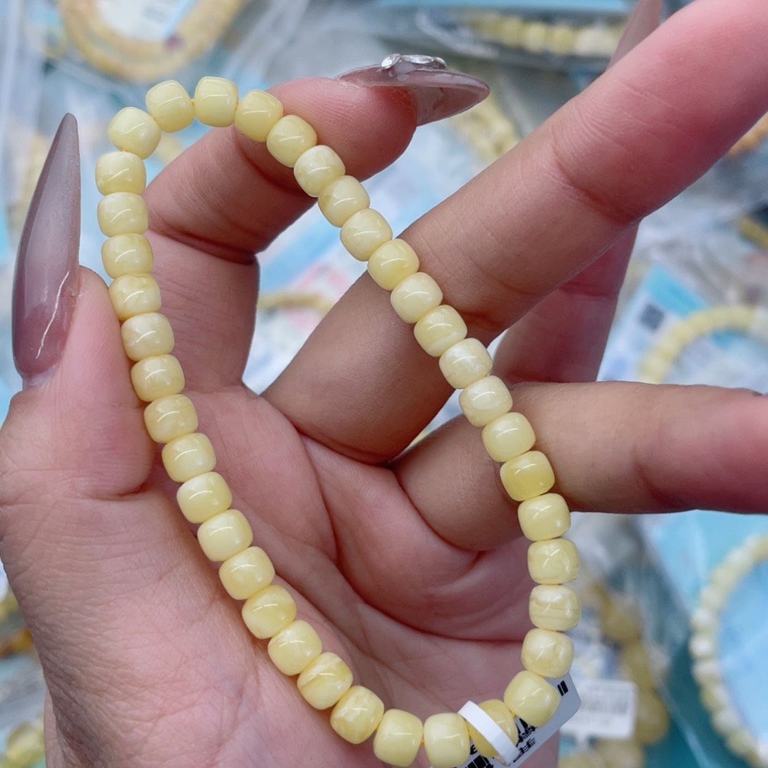 蜜蜡裸石未镶嵌蜜蜡