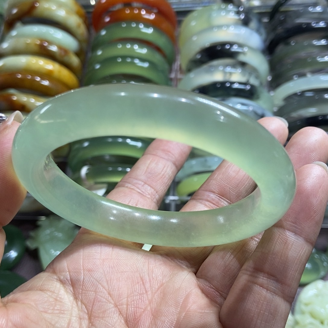 蛇纹石玉手镯未镶嵌60