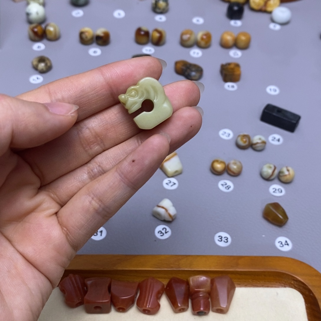 蛇纹石玉配饰合金我***水