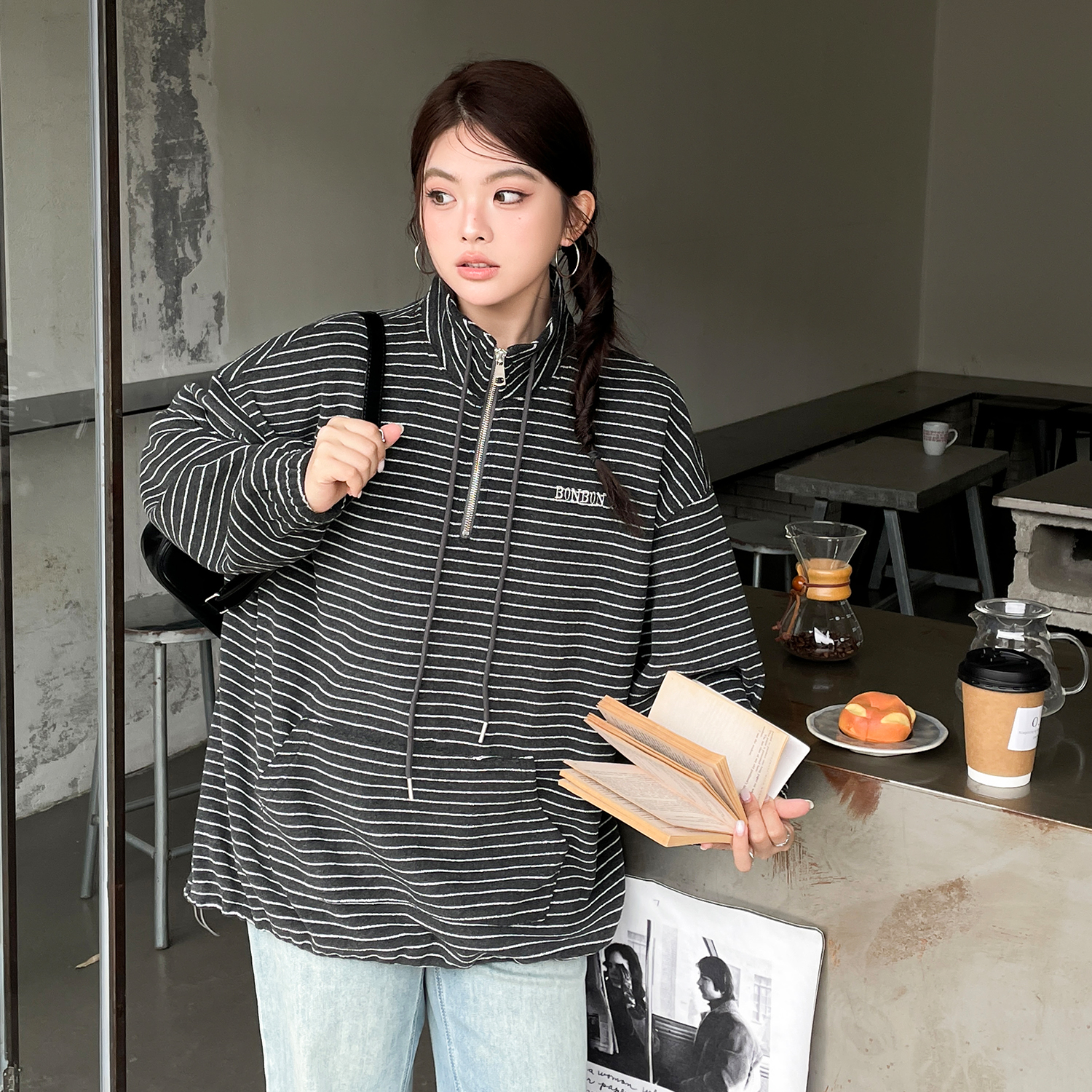 大码女装胖mm炸街独特漂亮加绒上衣秋冬季韩系半高领拉链条纹卫衣