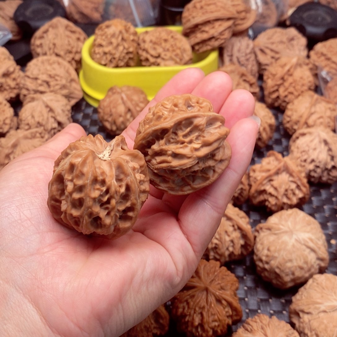 吊坠桃核一**L文玩核桃