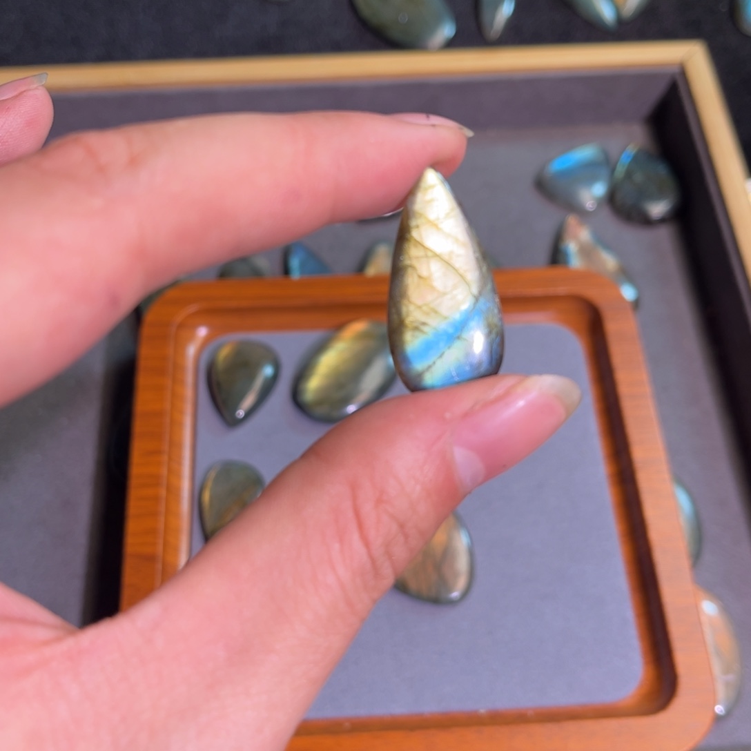 拉长石吊坠未镶嵌里***蛇