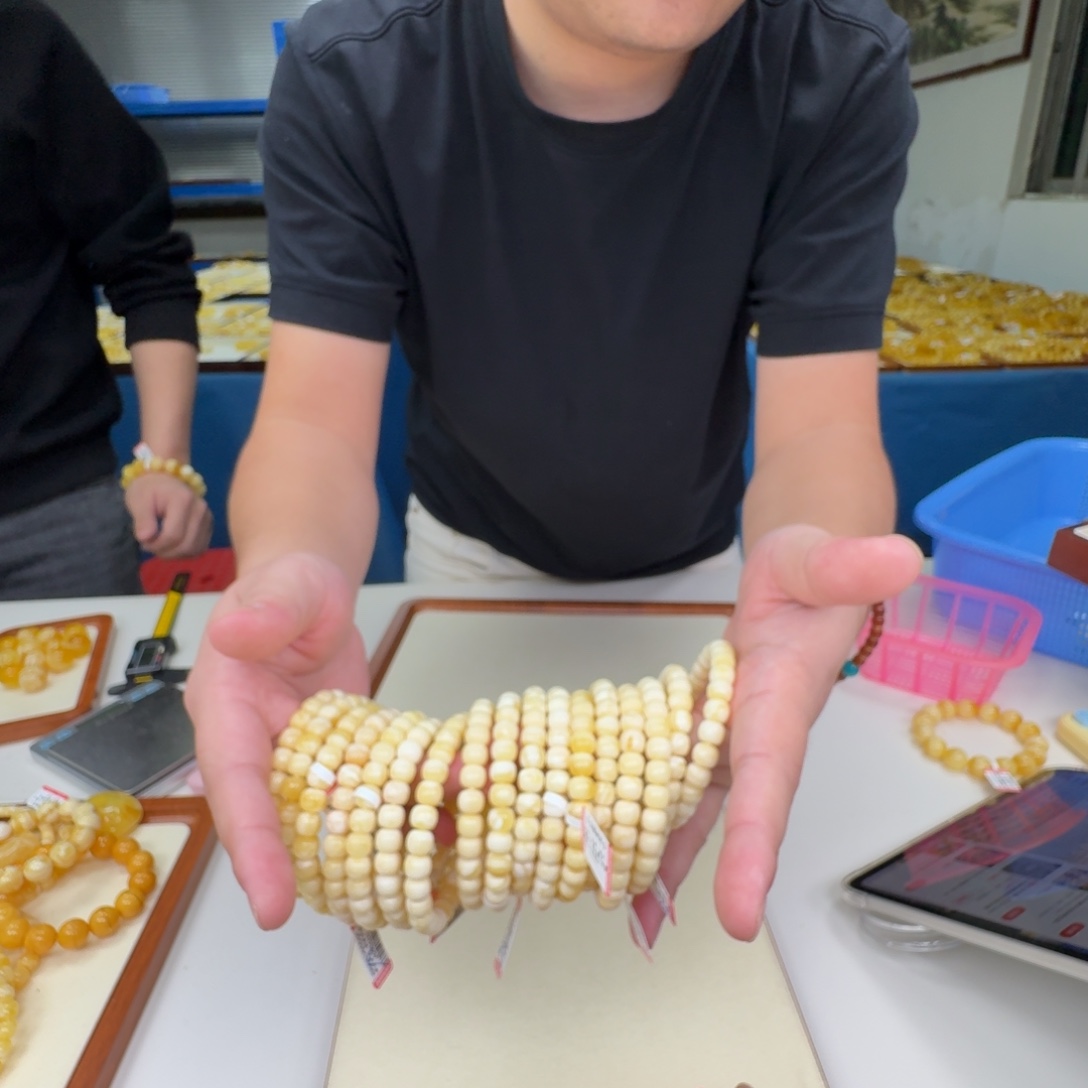 琥珀未镶嵌手链多样性发其一