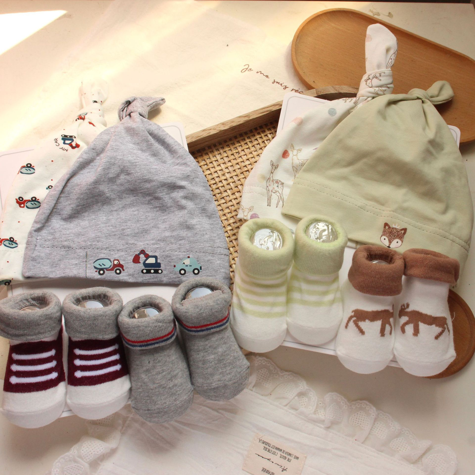 新生婴儿春秋季无骨护囟门胎帽袜子套盒男女宝宝套头帽可爱超萌