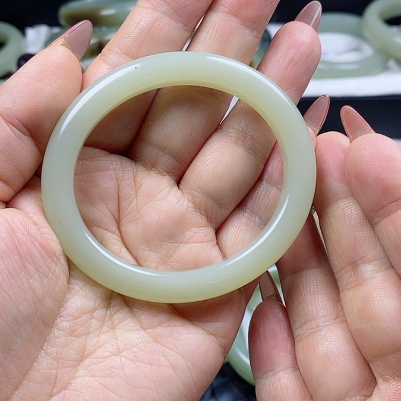 【闪购商品】和田玉手镯未镶嵌文**，