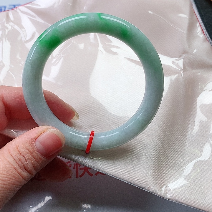 翡翠手镯未镶嵌翡翠046