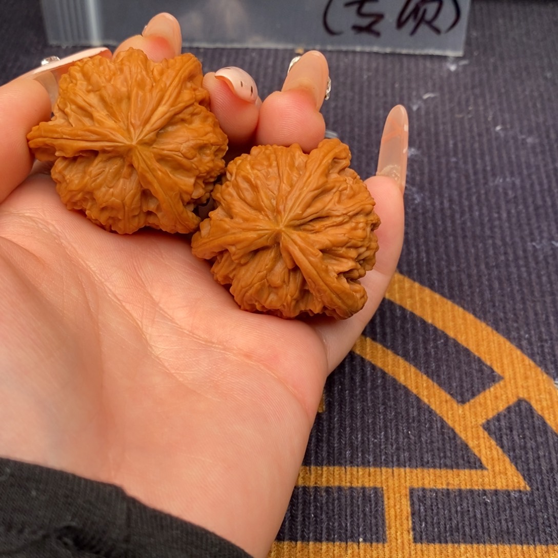 大****文玩核桃吊坠白狮子