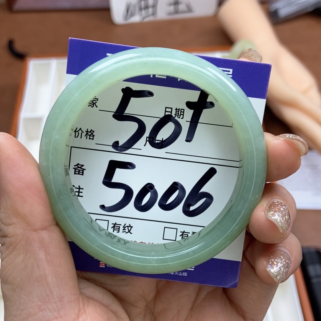 岫玉手镯手镯未镶嵌