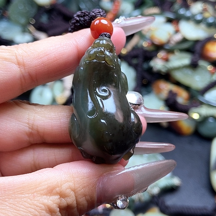 和田玉颈饰足铂镶嵌