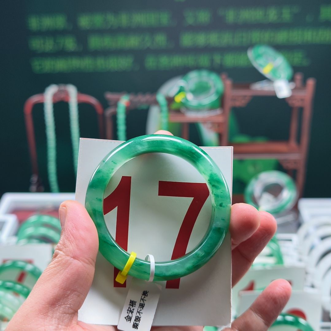 石英质玉（非洲翠）未镶嵌手镯