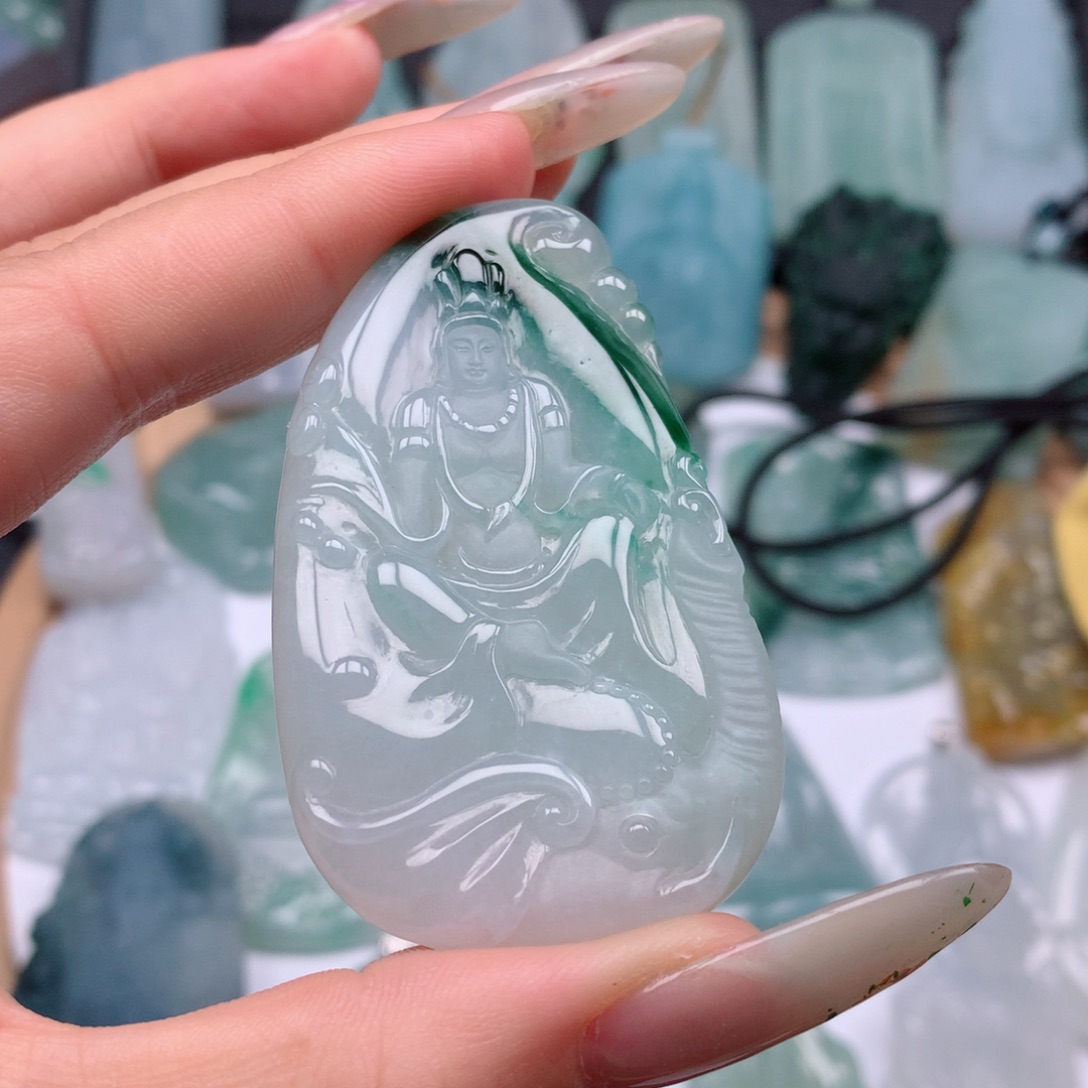 【闪购商品】翡翠颈饰未镶嵌浅****央冰种辣阳绿普贤