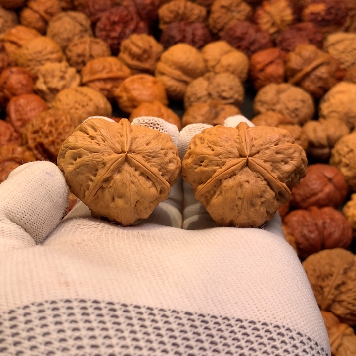 文玩核桃吊坠14………..